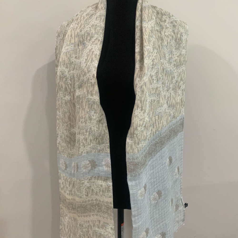 Petrusse Linen Long Scarf - Picture 3 of 9
